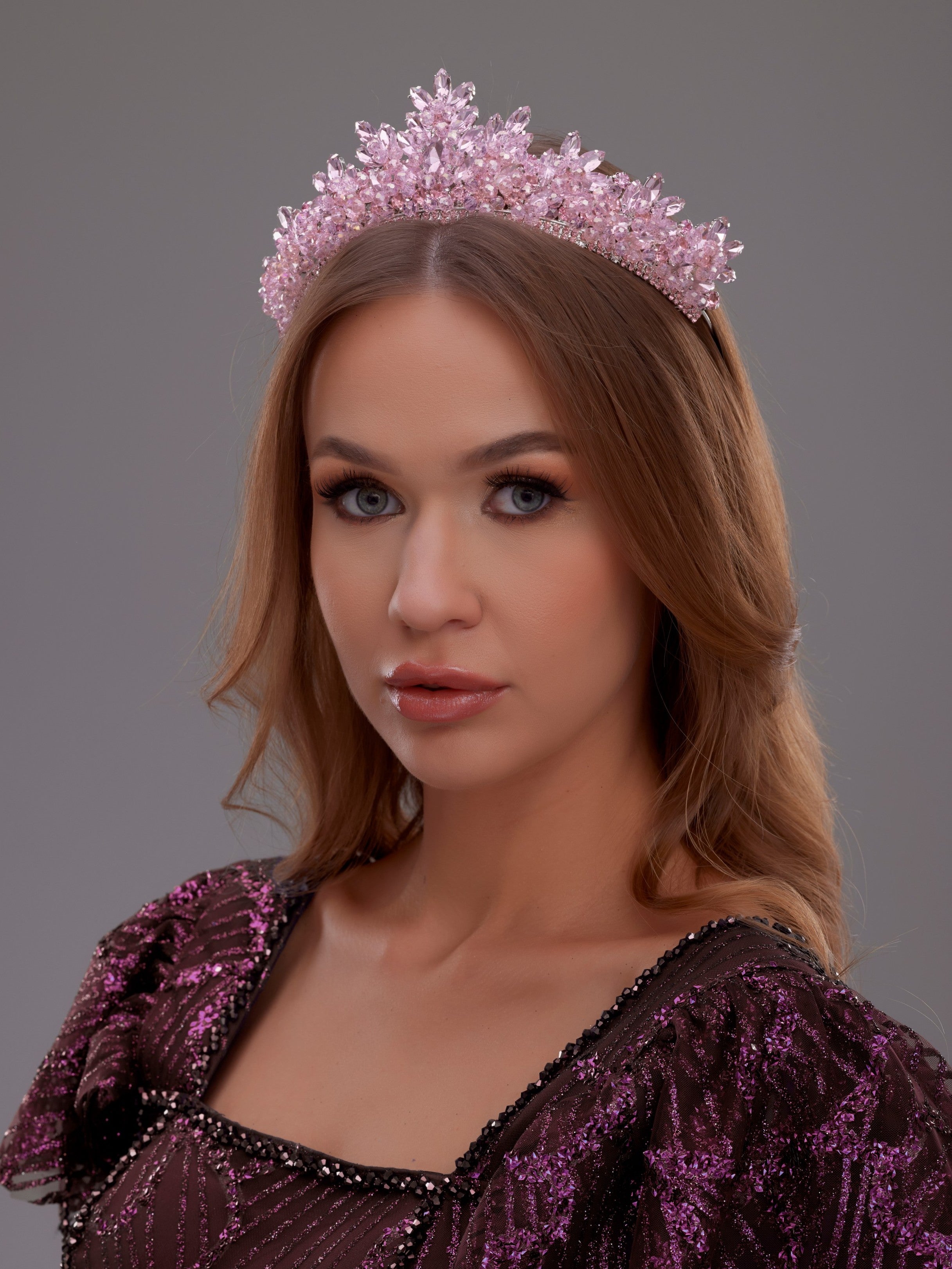Işıltılı Kristal Taç – Özel Günler İçin El Yapımı Işıltılı Tasarım