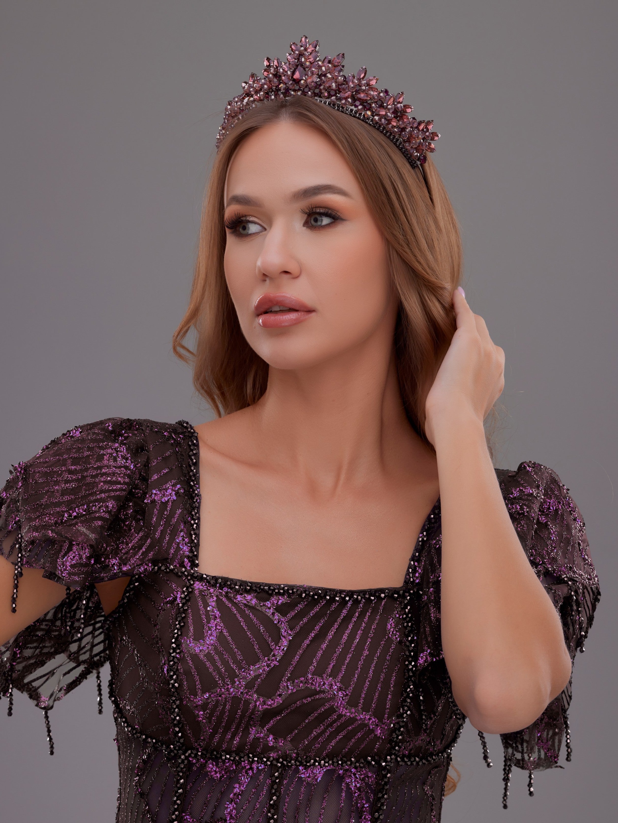 Işıltılı Kristal Taç – Özel Günler İçin El Yapımı Işıltılı Tasarım