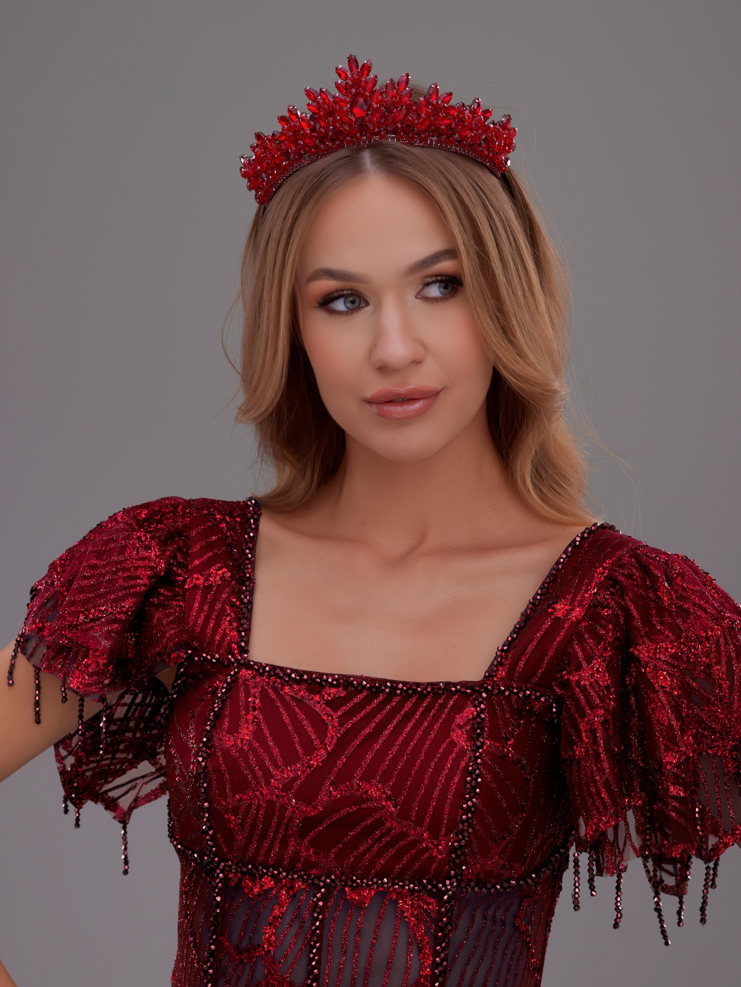 Işıltılı Kristal Taç – Özel Günler İçin El Yapımı Işıltılı Tasarım