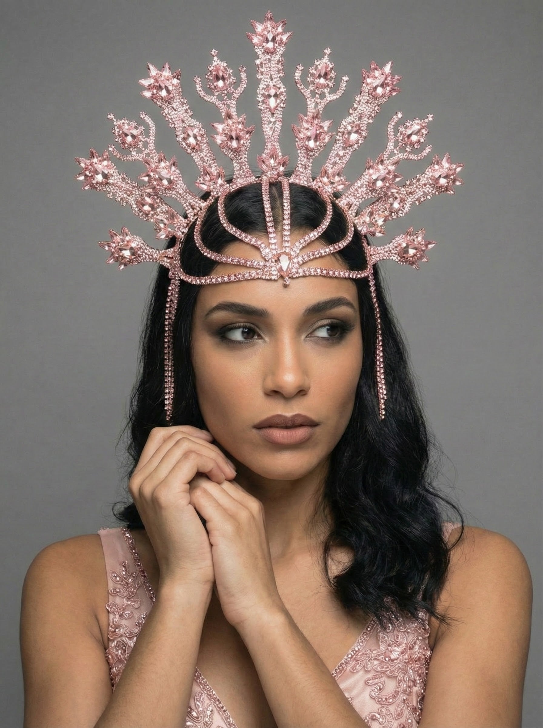 Pembe kristal taşlı el yapımı lüks gelin tacı – gösterişli tasarım, düğün nişan ve özel günler için ışıltılı taç aksesuarı