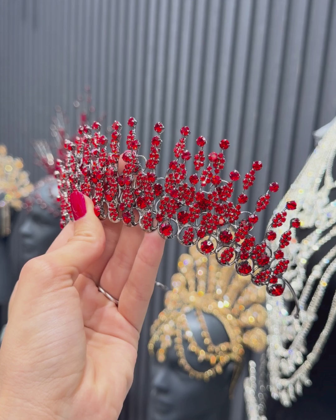 Renkli Kristal Taç – Gösterişli Prenses Tacı, 9 Farklı Renk Seçeneği