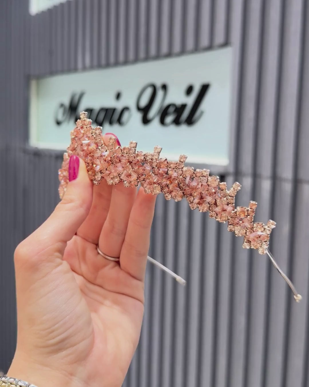 El Yapımı Kristal Taşlı Taç