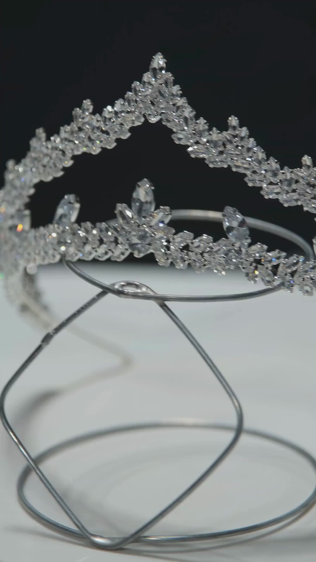 Katmanlı Işıltı – Çift Sıra Kristal Gelin Tacı