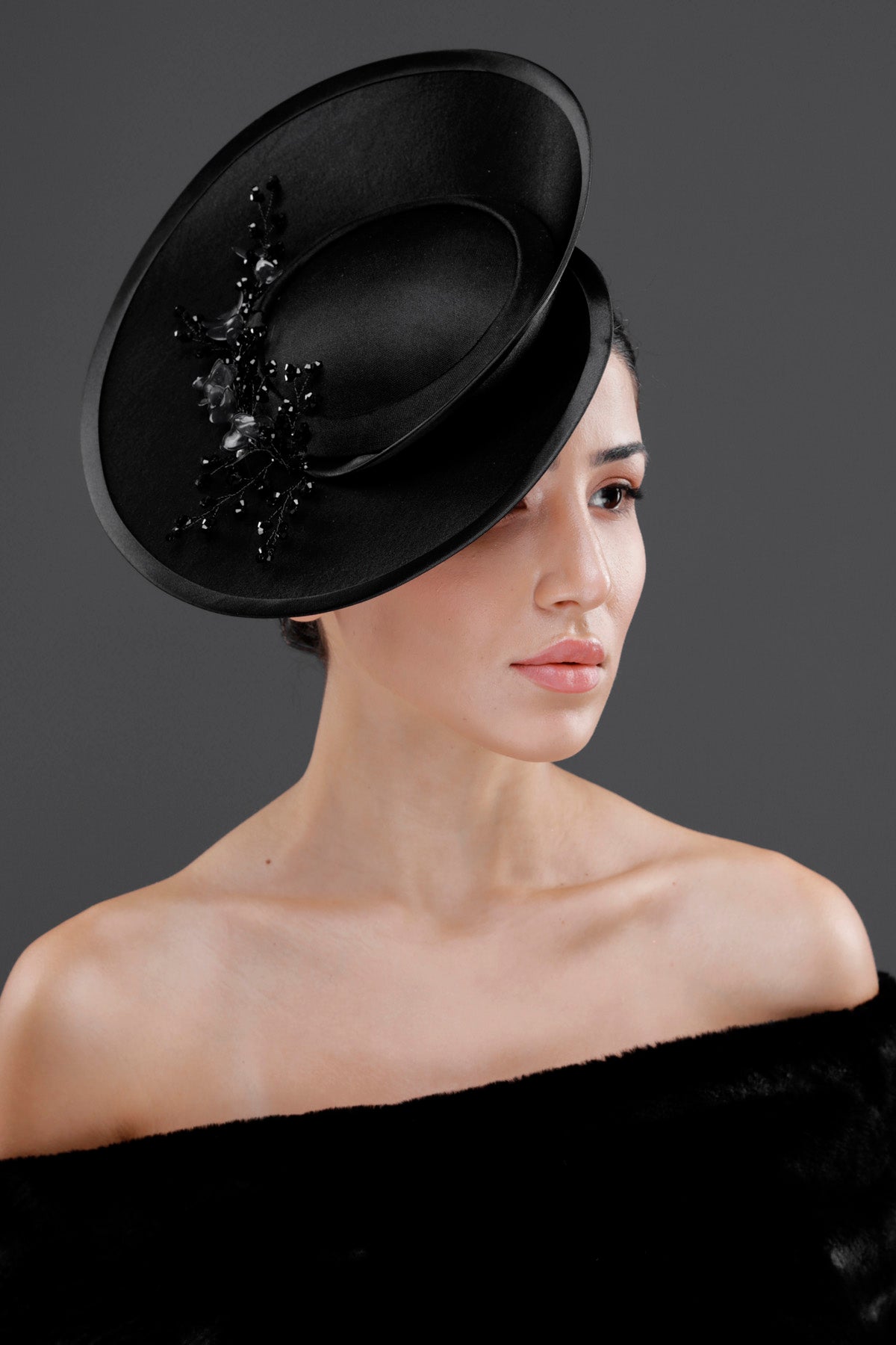 Siyah vintage Fransız stil şapka – boncuk detaylı zarif ve modern tasarım aksesuarı
