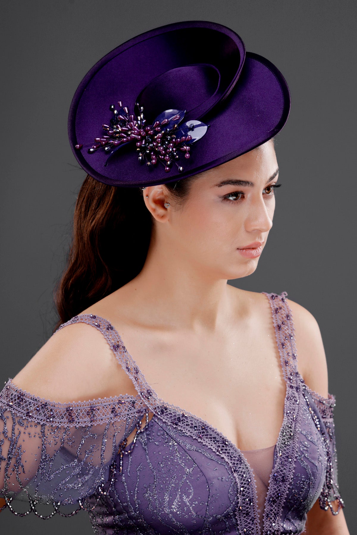 Mor vintage Fransız stil fascinator şapka – boncuk detaylı zarif özel tasarım kadın aksesuarı
