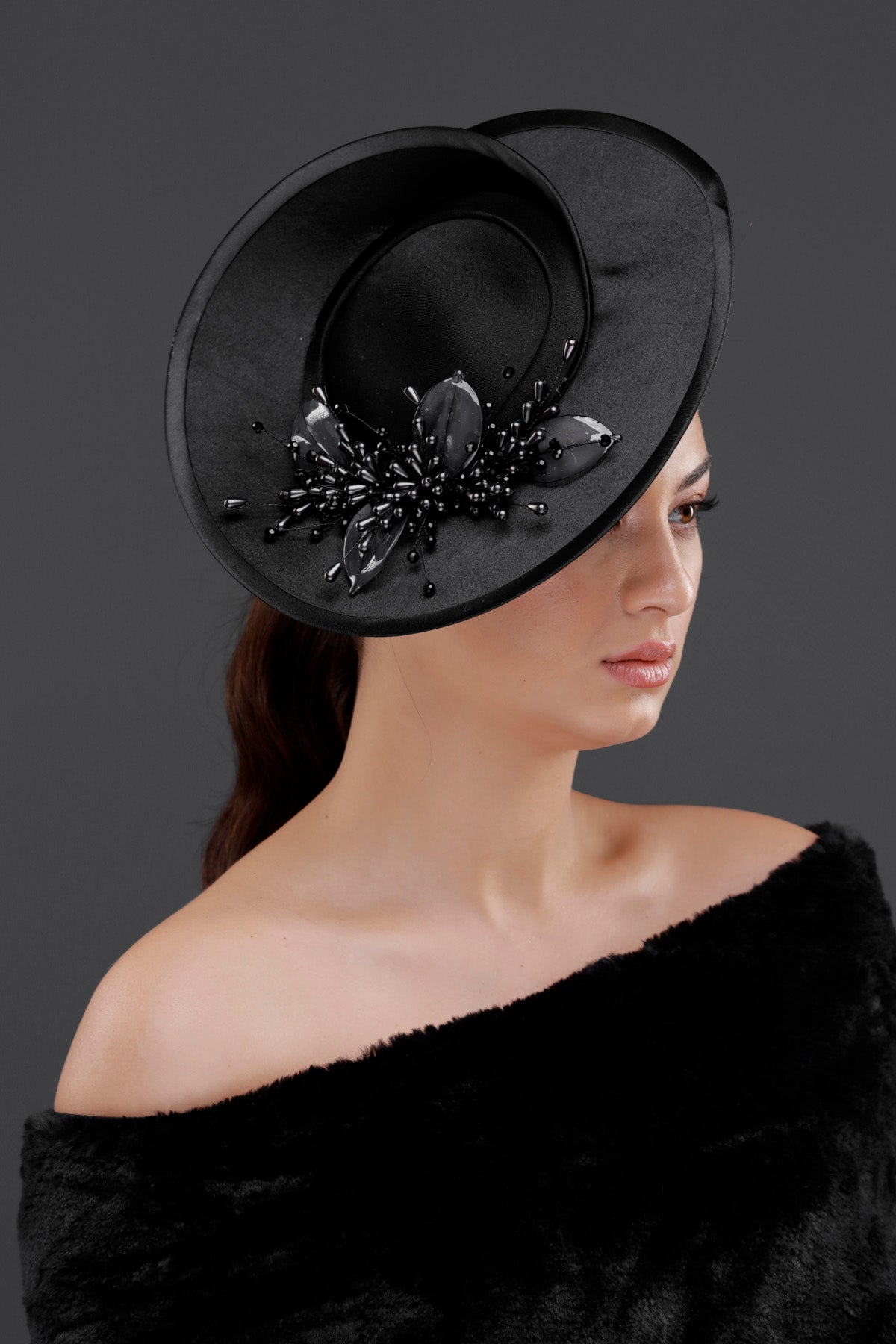 Siyah vintage Fransız stil fascinator şapka – kristal boncuk detaylı zarif özel tasarım kadın aksesuarı