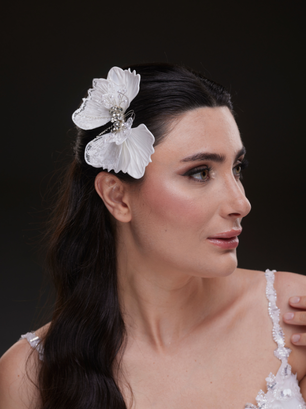Kristal ve Dantel Detaylı Yan Tokalı Model