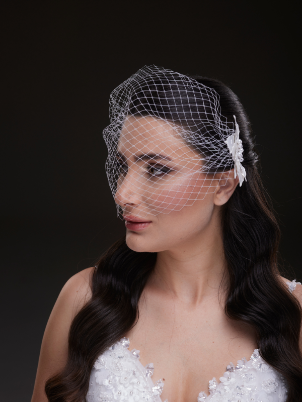 Vintage Tarz Kafes Tüllü Gelin Saç Aksesuarı – Çiçek Detaylı Nikah Filesi